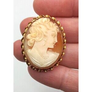 Vintage Carved Shell Cameo Brooch / Pendant Gold Tone